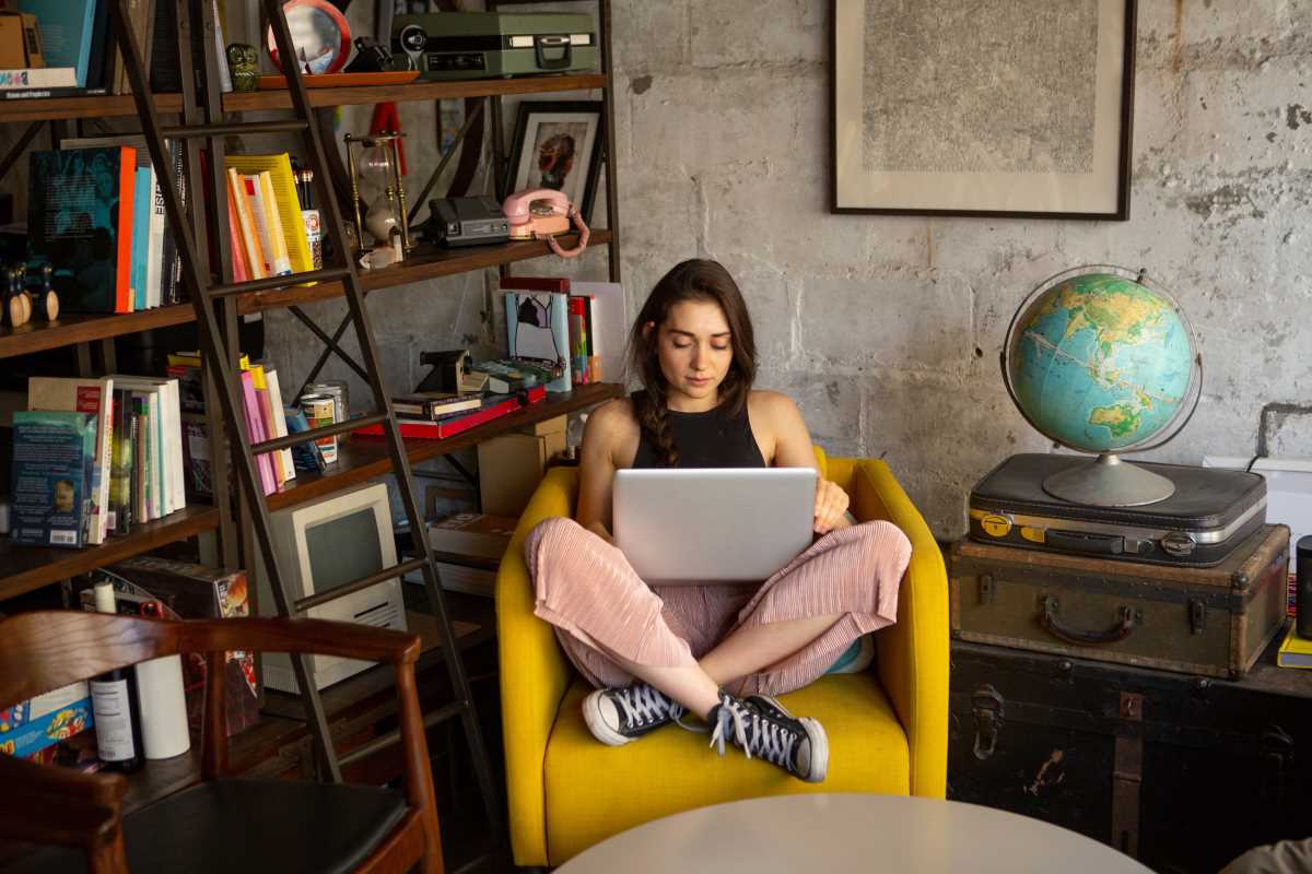 Color Psychology in Your Home Office - Picking the Perfect Shade